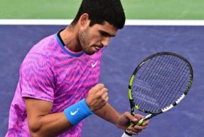 网页版登录入口-张奔斗：在无敌阿卡面前，梅总只能卫冕亚军