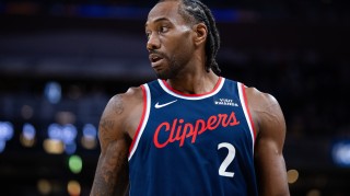 app下载-备战附加赛！伦纳德因左脚踝扭伤将缺席今日主场对阵勇士的比赛