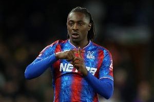 网页版登录入口-记者：埃泽的解约金将于周五到期，热刺正在与水晶宫谈判