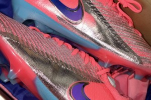 kaiyun 官网-了却一桩心愿！索博斯洛伊晒维尼修斯送给自己的专属战靴