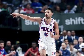 美记：76人一直想以1410万全额中产特例左右的价位续约格莱姆斯