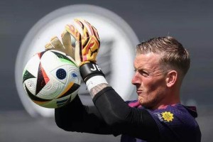 三狮奇招团结媒体：飞镖大比拼，今日代表皮克福德