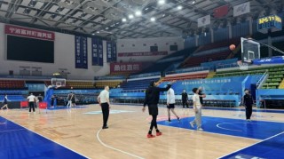 app下载-记者：洛夫顿、王哲林留在上海治疗，将缺席客战宁波的比赛